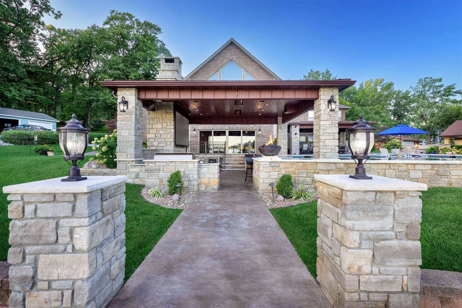 Princeton Manor Limestone Tumbled Dimensional — outdoor kitchen installation