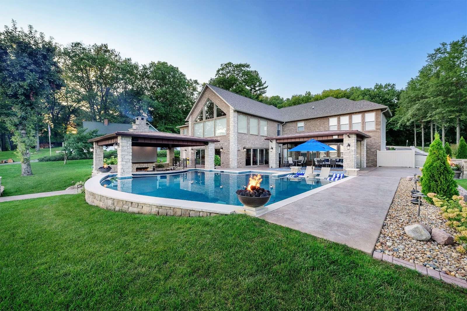Princeton Manor Limestone Tumbled Dimensional — pool installation