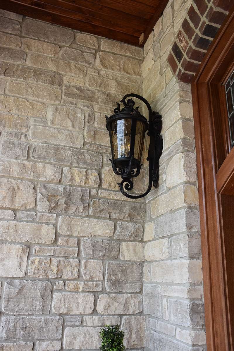 Princeton Manor Limestone Tumbled Dimensional natural stone installation