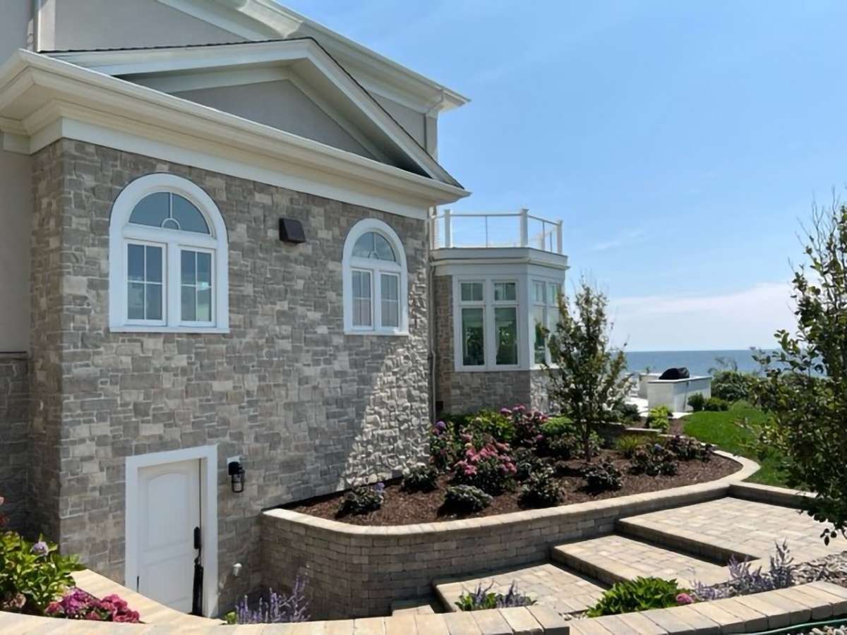 Princeton Manor Limestone Tumbled Dimensional natural stone installation