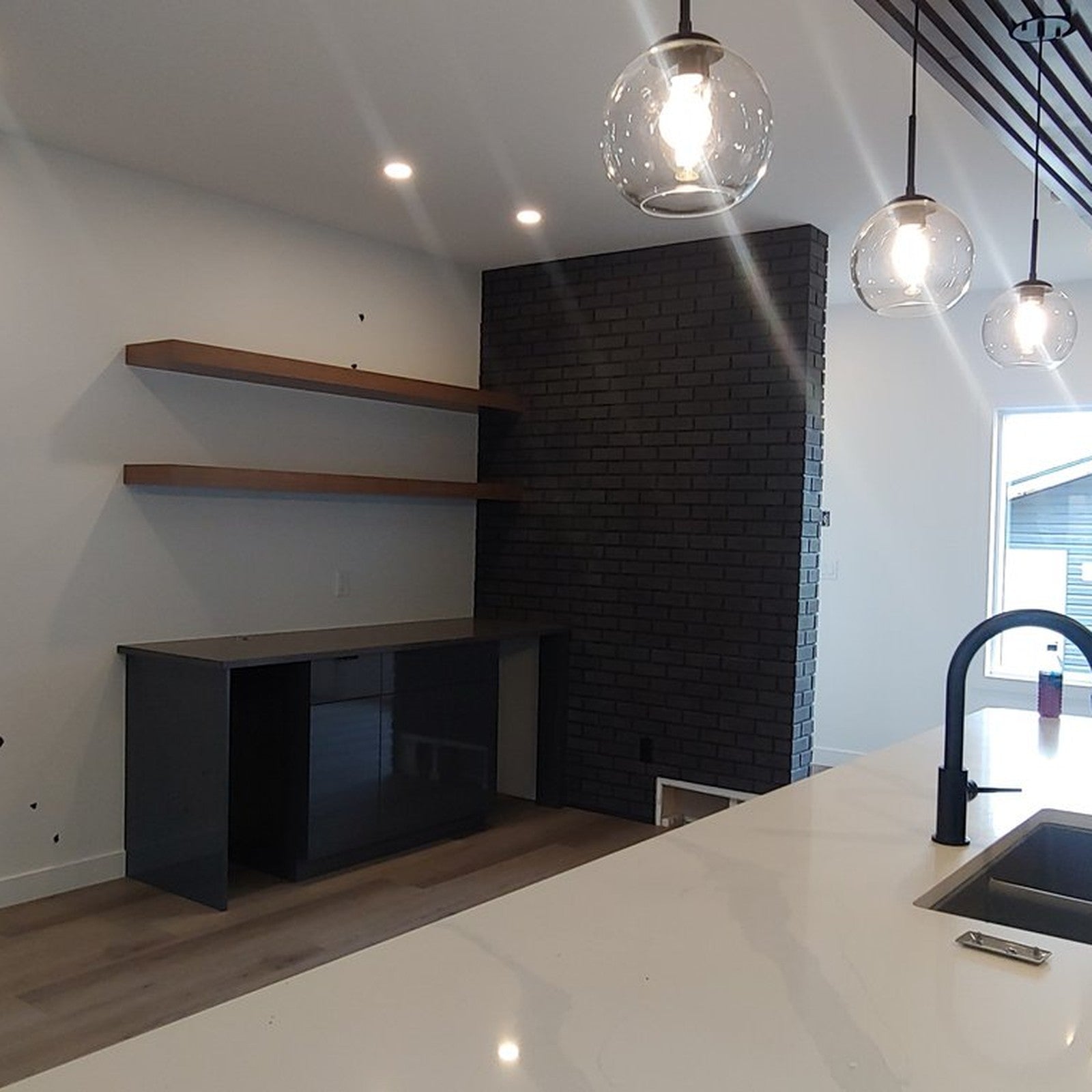 Quality Stone Modern Brick Panel in Pencil Lead — Sample
