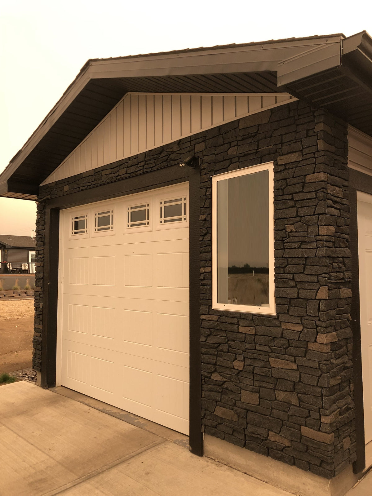 Quality Stone Ridge Stone Panel in Black Blend — view 9