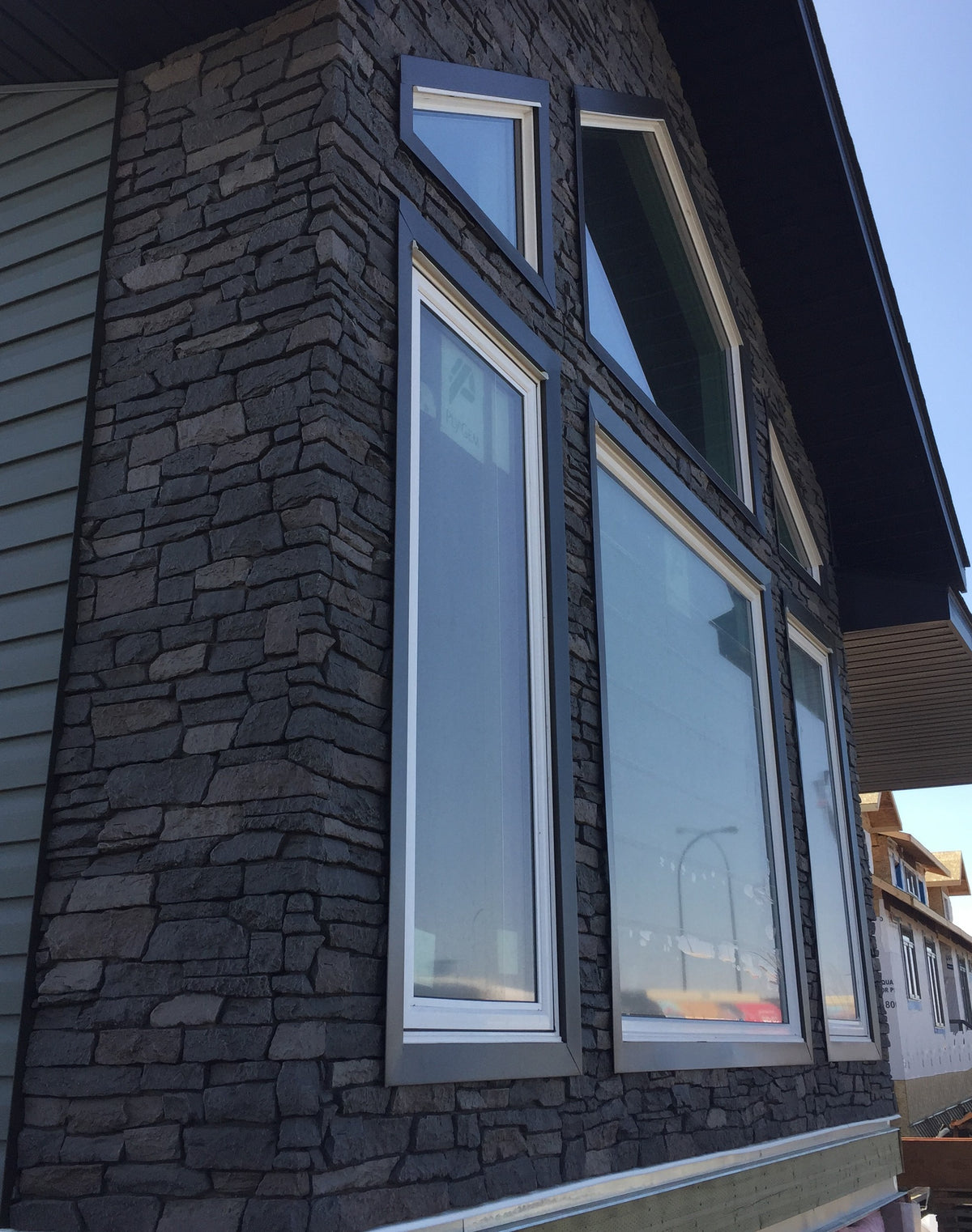 Quality Stone Ridge Stone Panel in Black Blend — view 12