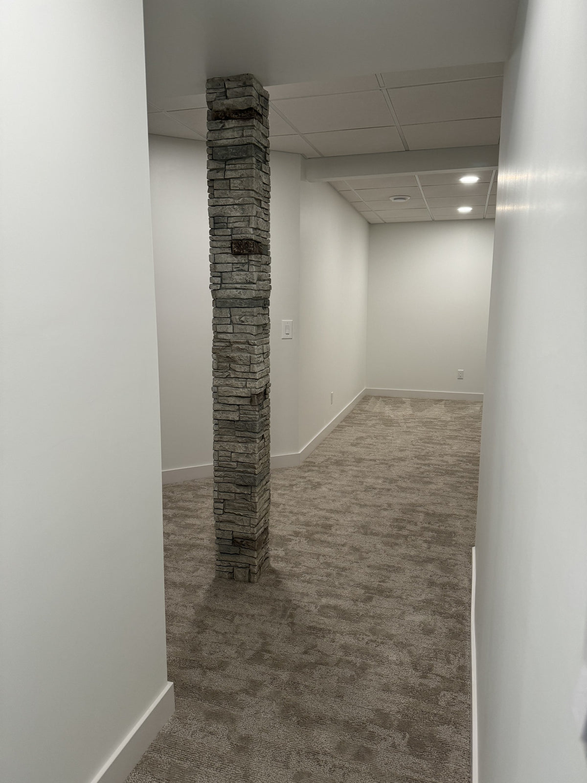 Quality Stone Stacked Stone Pillar Panel in Limestone — view 85