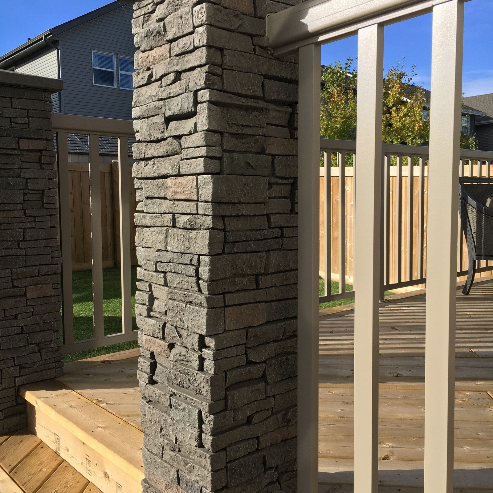 Quality Stone Stacked Stone Pillar Panel in Grey Brown