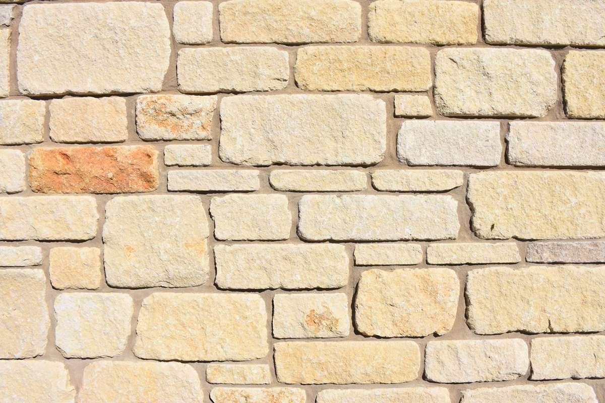 Silverdale Limestone Tumbled Dimensional stone veneer detail