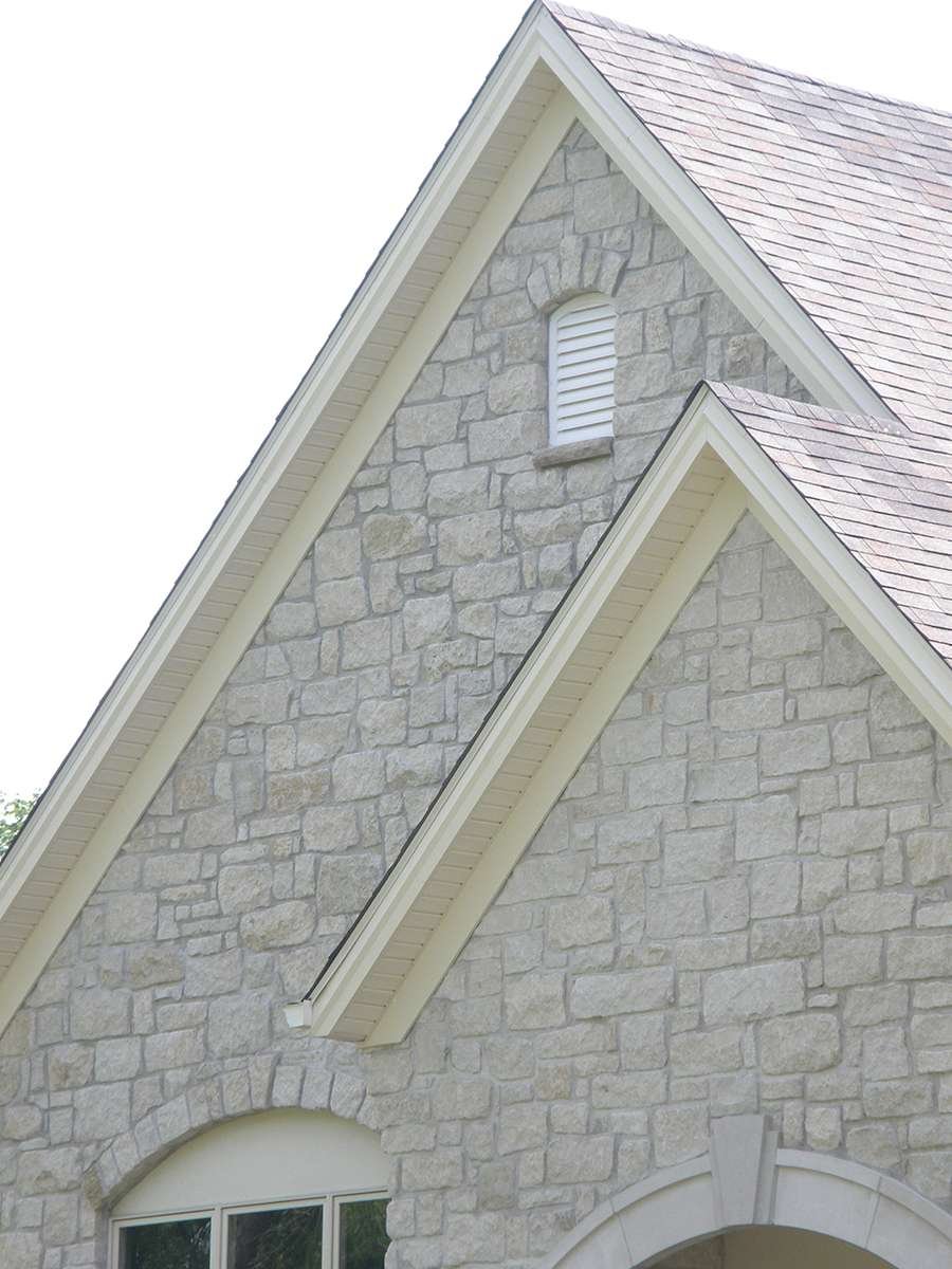 Weston Estate Limestone Tumbled Random Heights stone veneer detail